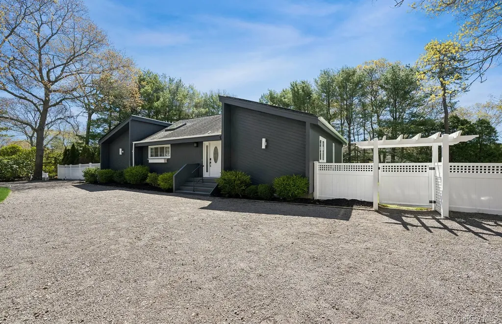 57 Bellows Terrace Hampton Bays NY 11946