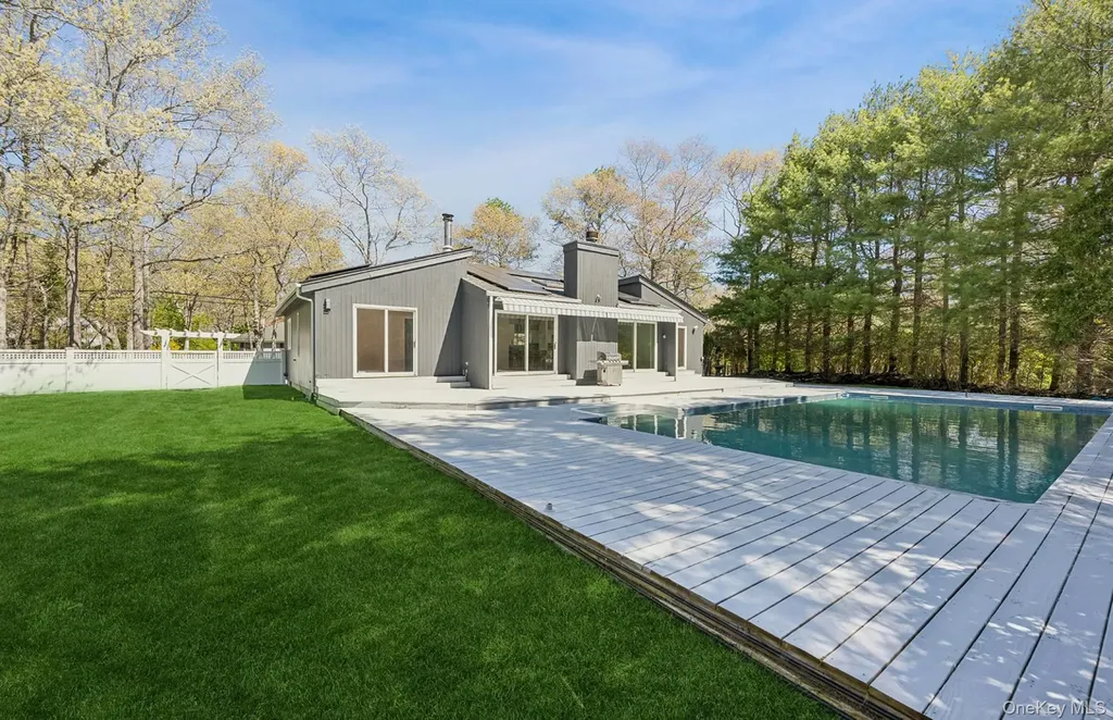 57 Bellows Terrace Hampton Bays NY 11946