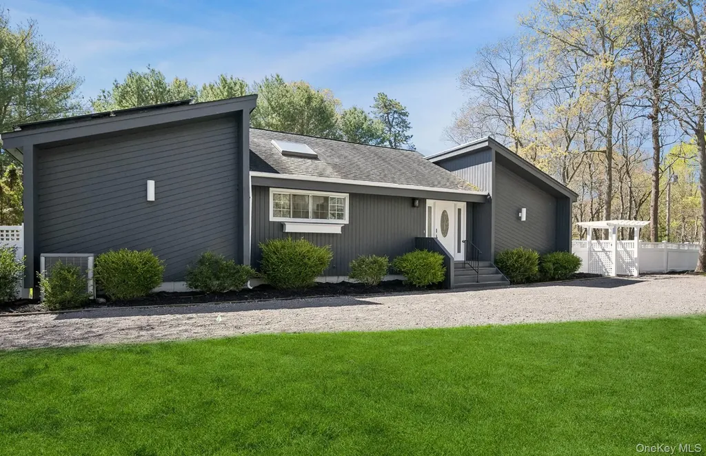 57 Bellows Terrace Hampton Bays NY 11946