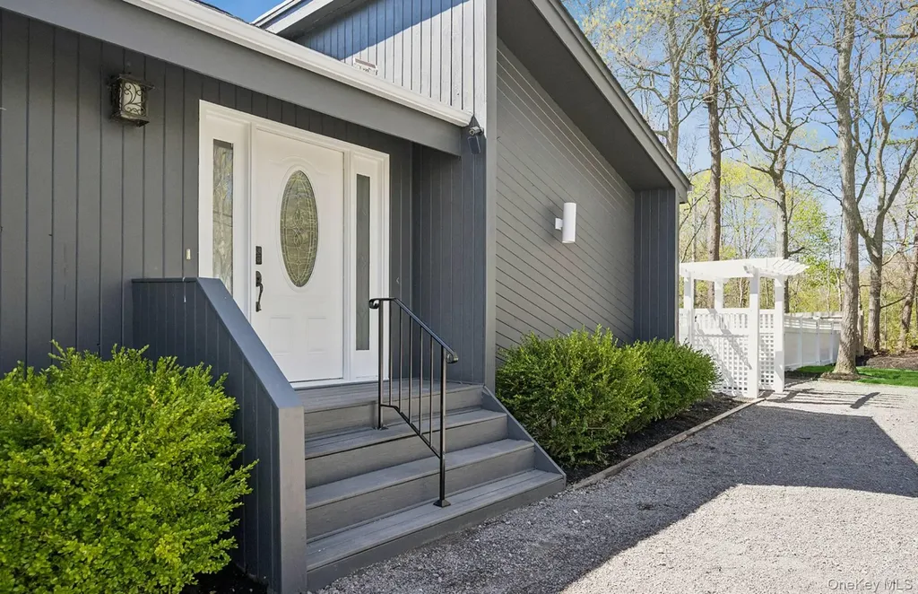 57 Bellows Terrace Hampton Bays NY 11946