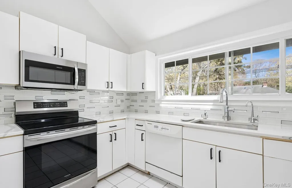 57 Bellows Terrace Hampton Bays NY 11946