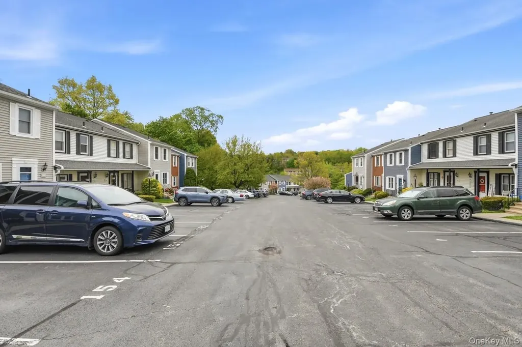 708 Mallard Way Peekskill NY 10566