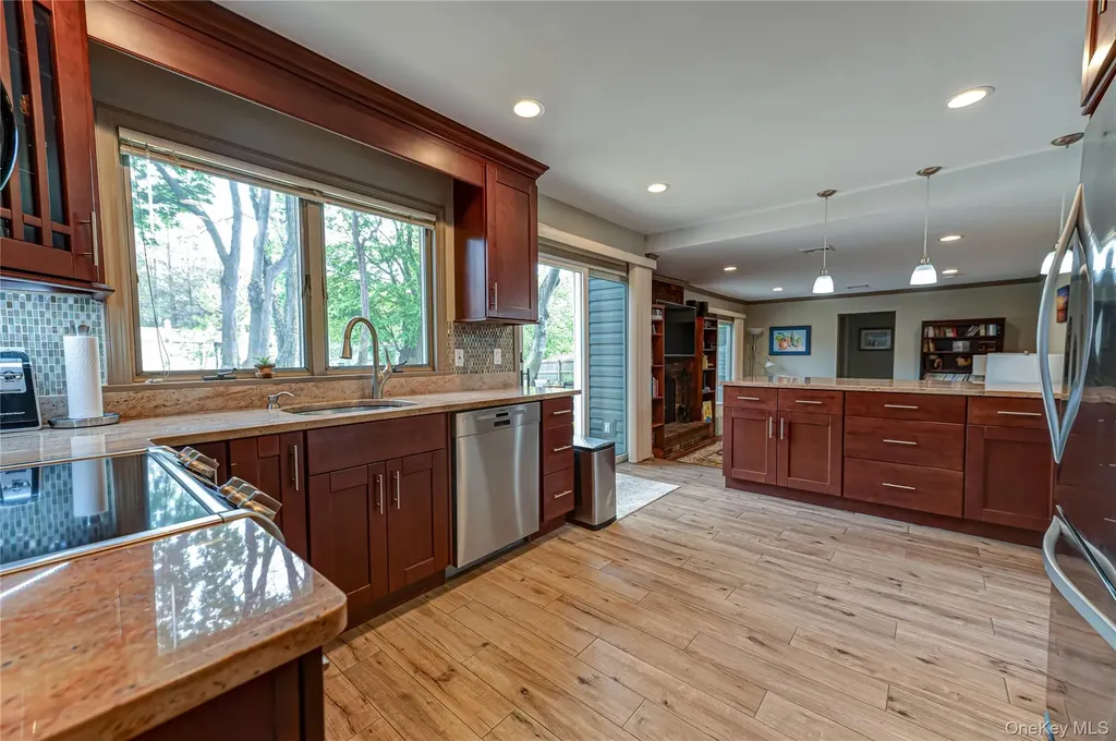 17 Lodge Lane Miller Place NY 11764