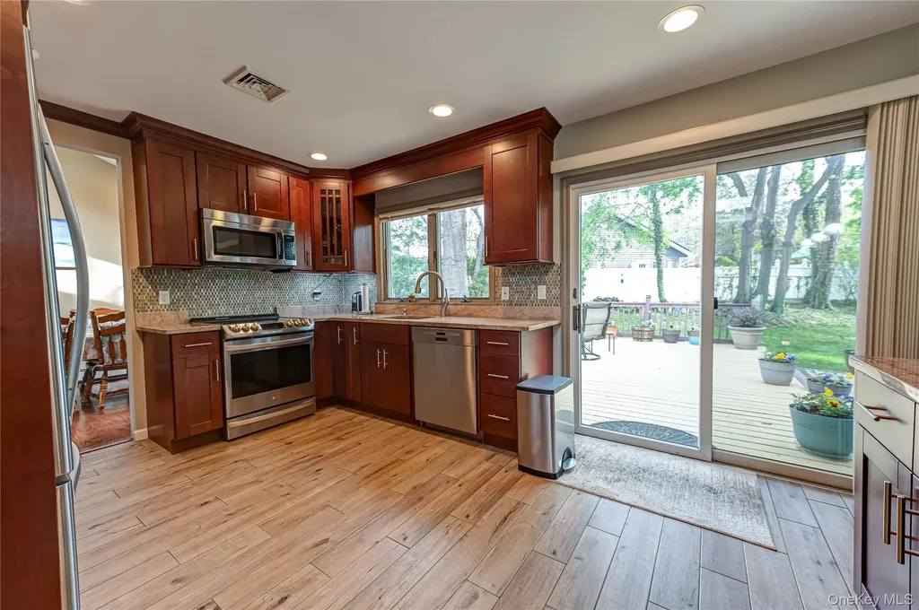 17 Lodge Lane Miller Place NY 11764