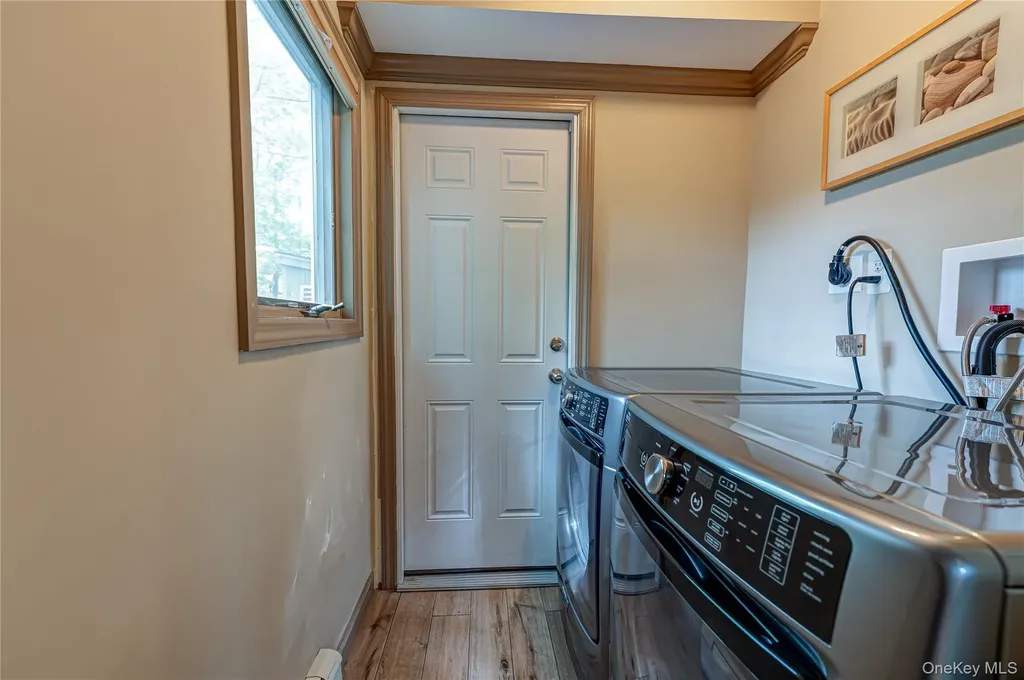 17 Lodge Lane Miller Place NY 11764