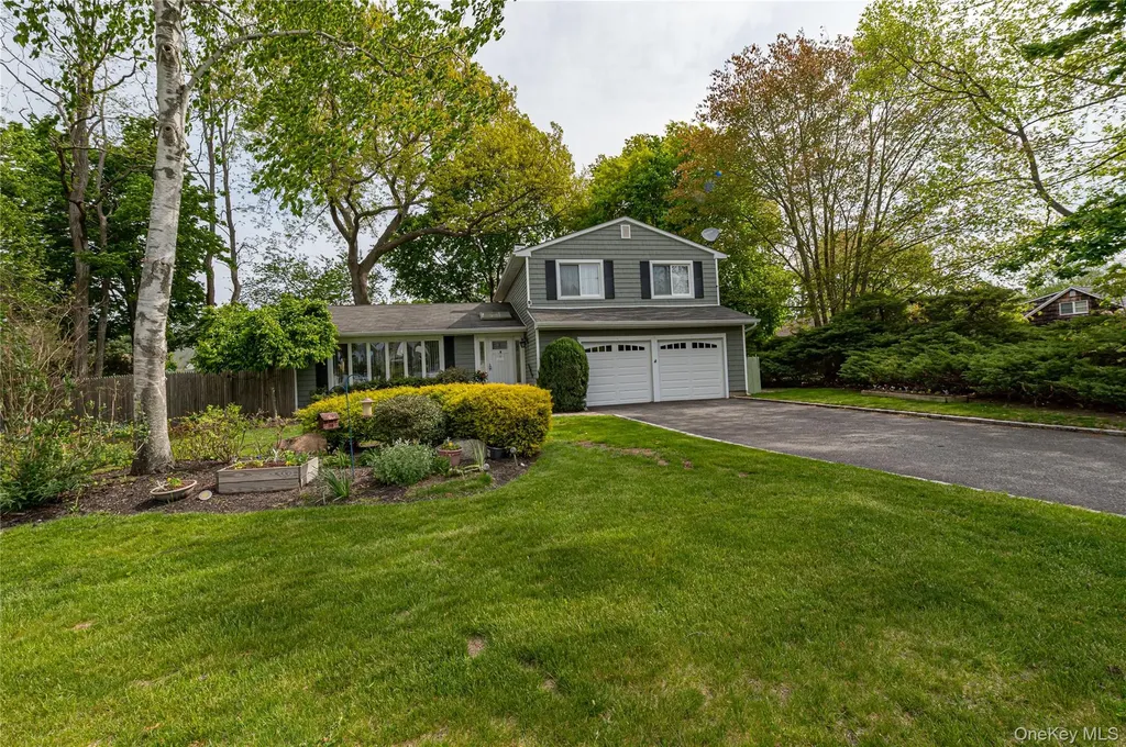 17 Lodge Lane Miller Place NY 11764
