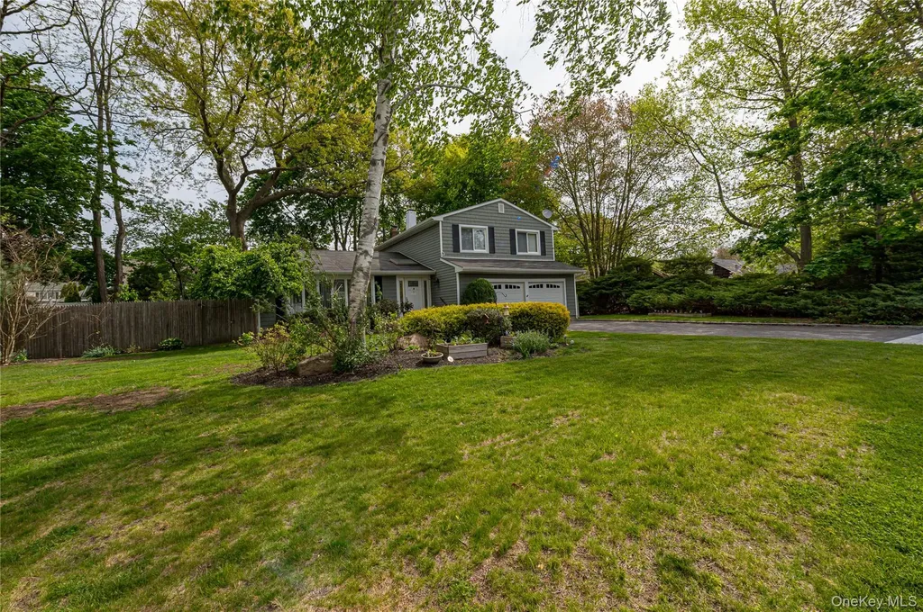 17 Lodge Lane Miller Place NY 11764