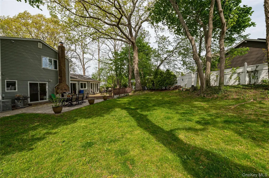 17 Lodge Lane Miller Place NY 11764