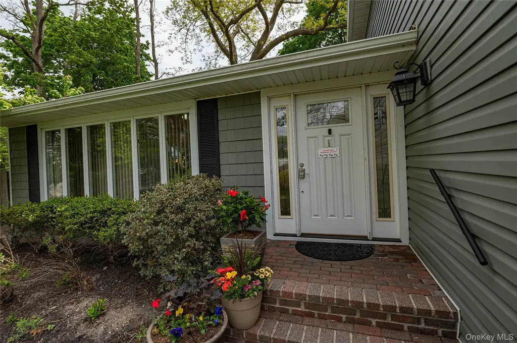 17 Lodge Lane Miller Place NY 11764
