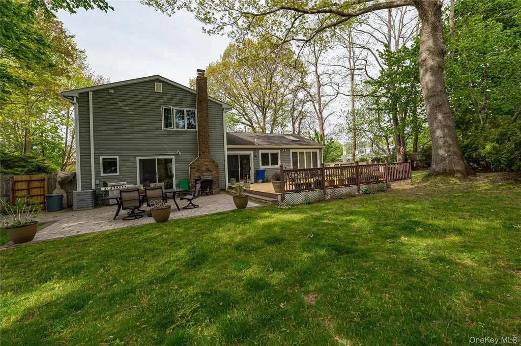17 Lodge Lane Miller Place NY 11764