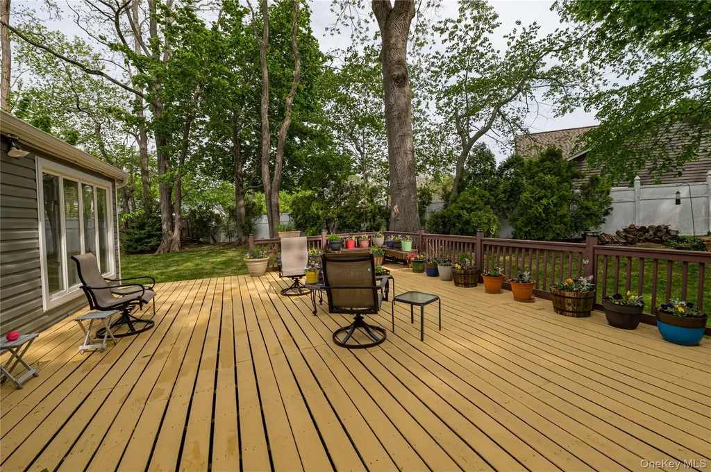 17 Lodge Lane Miller Place NY 11764