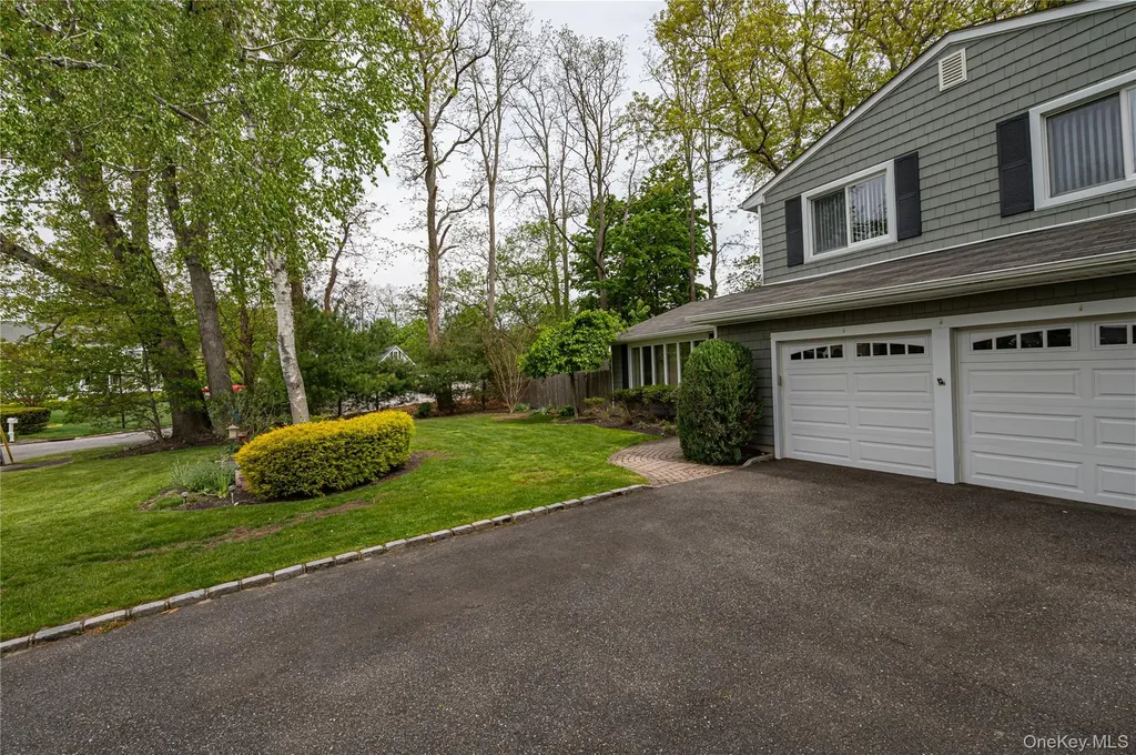 17 Lodge Lane Miller Place NY 11764