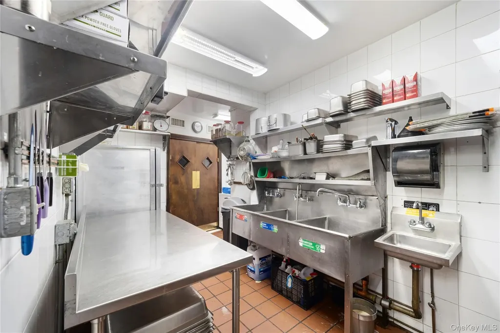 75-01 88th Street Glendale NY 11385
