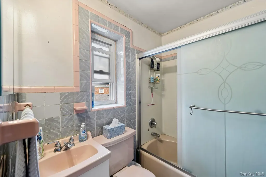 75-01 88th Street Glendale NY 11385