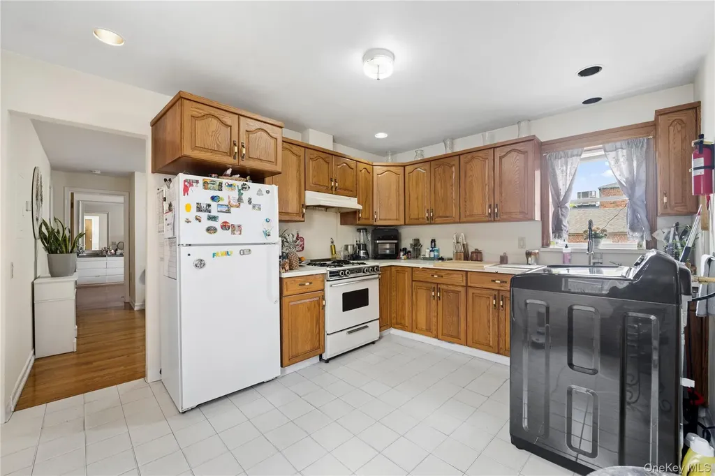 75-01 88th Street Glendale NY 11385