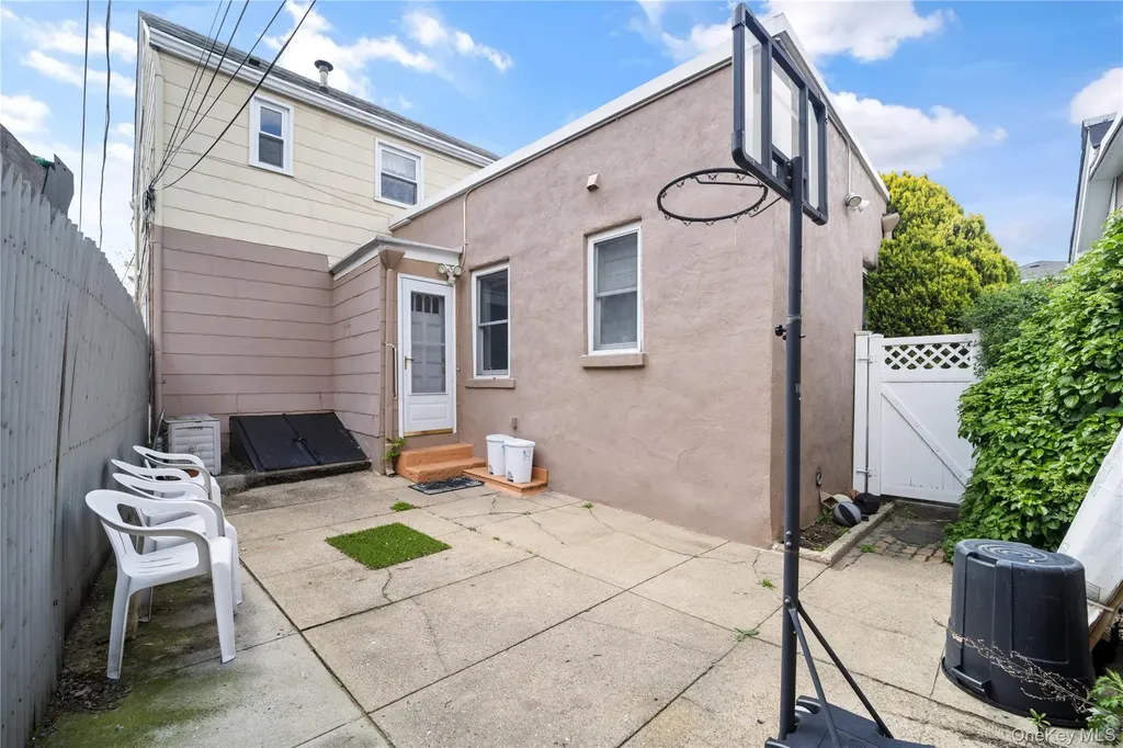 75-01 88th Street Glendale NY 11385