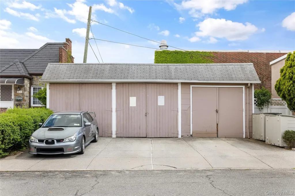 75-01 88th Street Glendale NY 11385