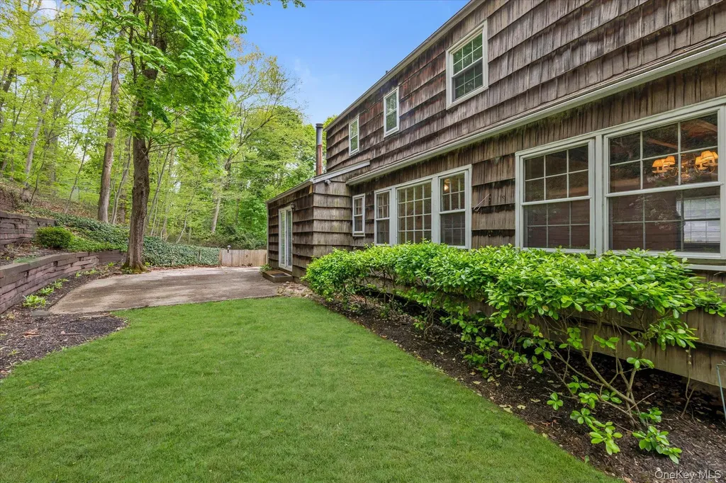 21 Beech Place Huntington NY 11743