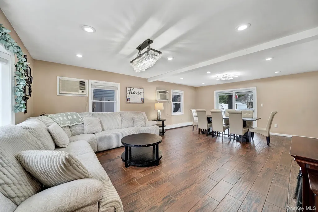 226 Old Farm Road Levittown NY 11756