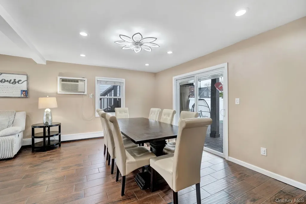 226 Old Farm Road Levittown NY 11756