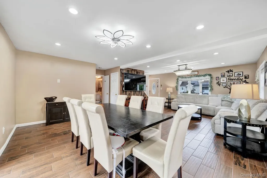 226 Old Farm Road Levittown NY 11756