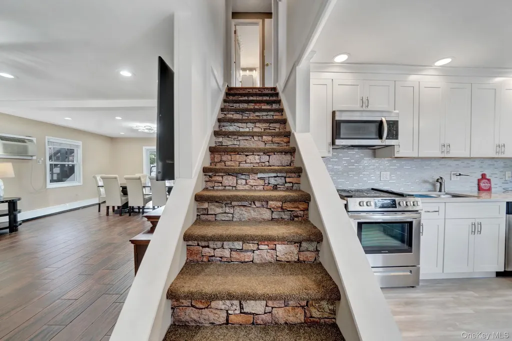 226 Old Farm Road Levittown NY 11756