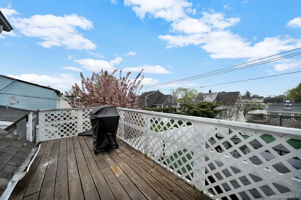 226 Old Farm Road Levittown NY 11756