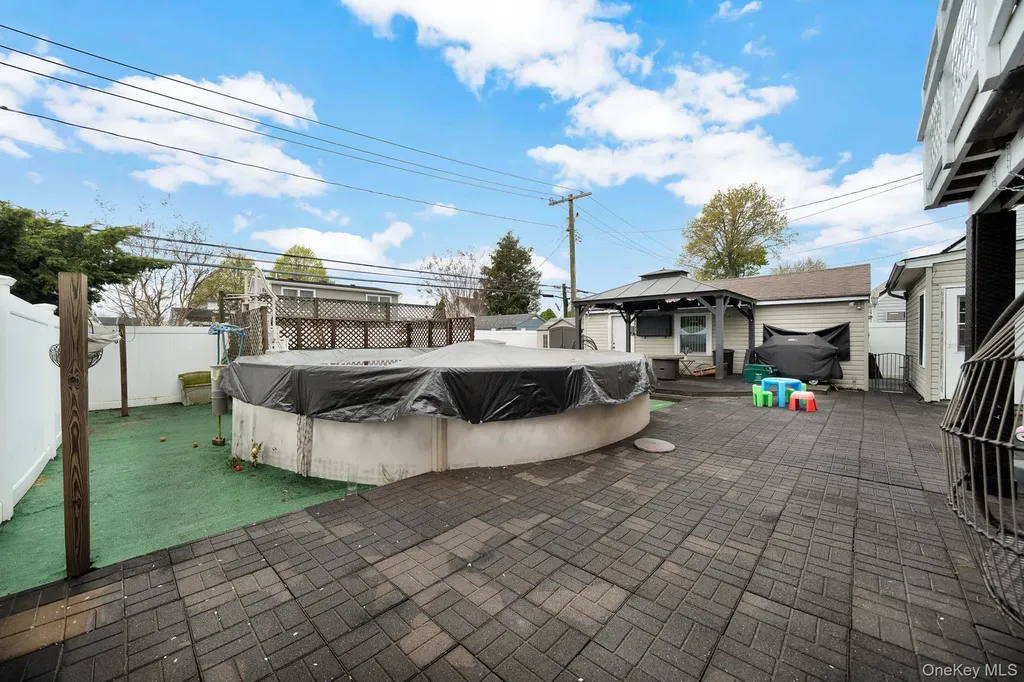226 Old Farm Road Levittown NY 11756