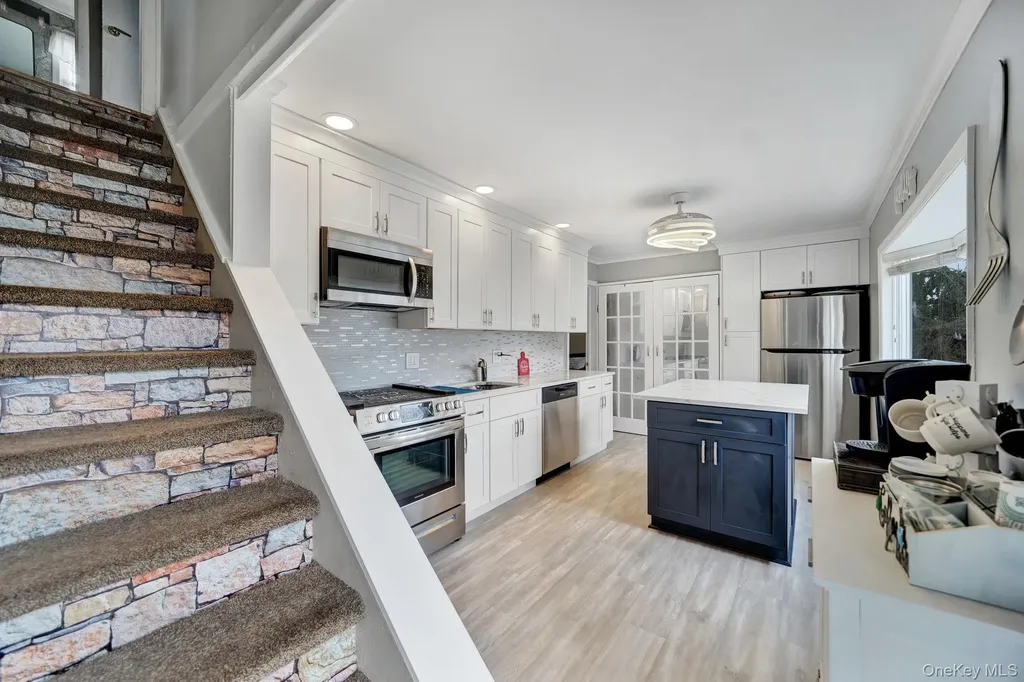 226 Old Farm Road Levittown NY 11756