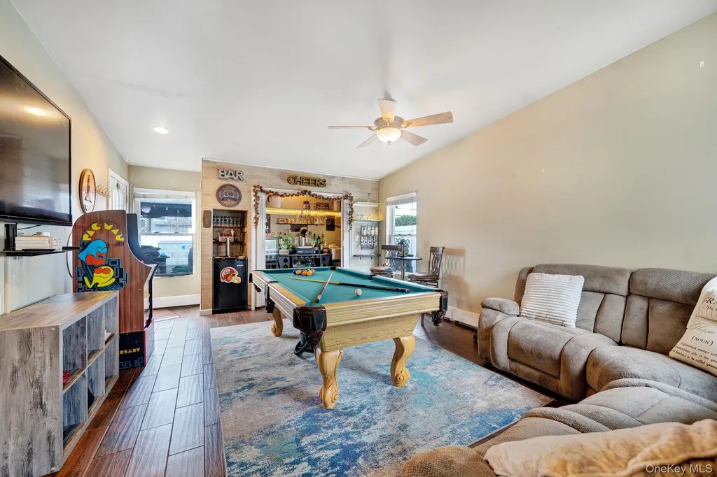 226 Old Farm Road Levittown NY 11756