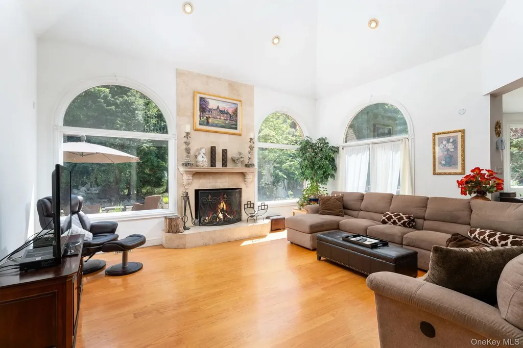 2 Spring Hill Road Nissequogue NY 11780