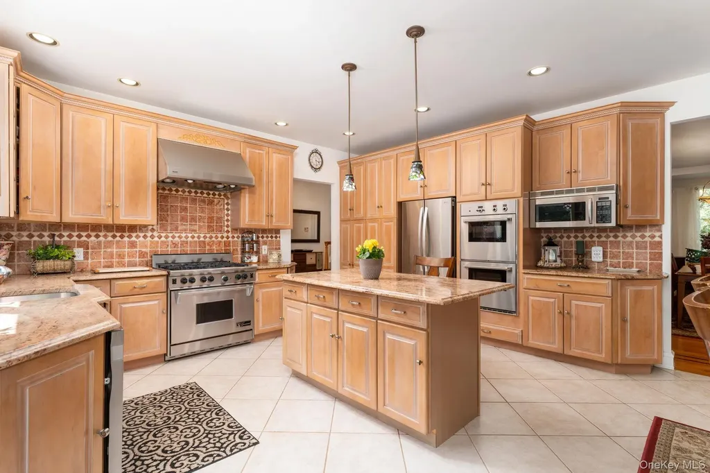 2 Spring Hill Road Nissequogue NY 11780