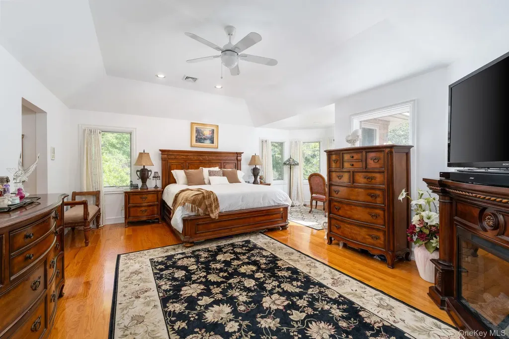 2 Spring Hill Road Nissequogue NY 11780