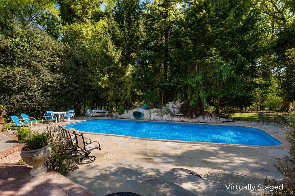 2 Spring Hill Road Nissequogue NY 11780
