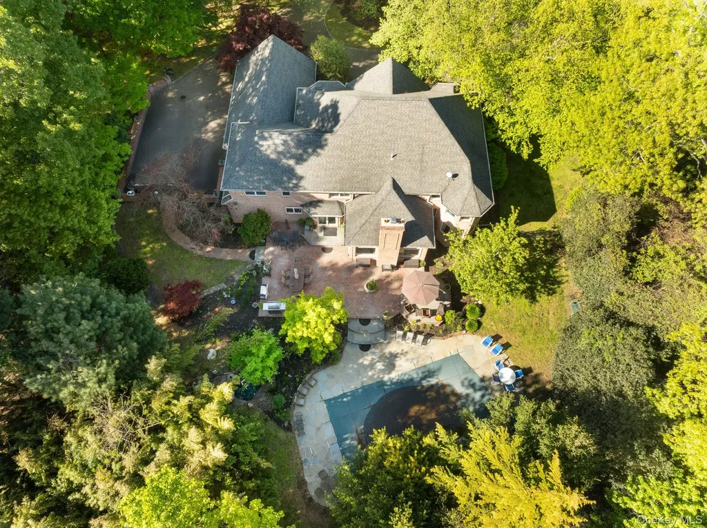2 Spring Hill Road Nissequogue NY 11780