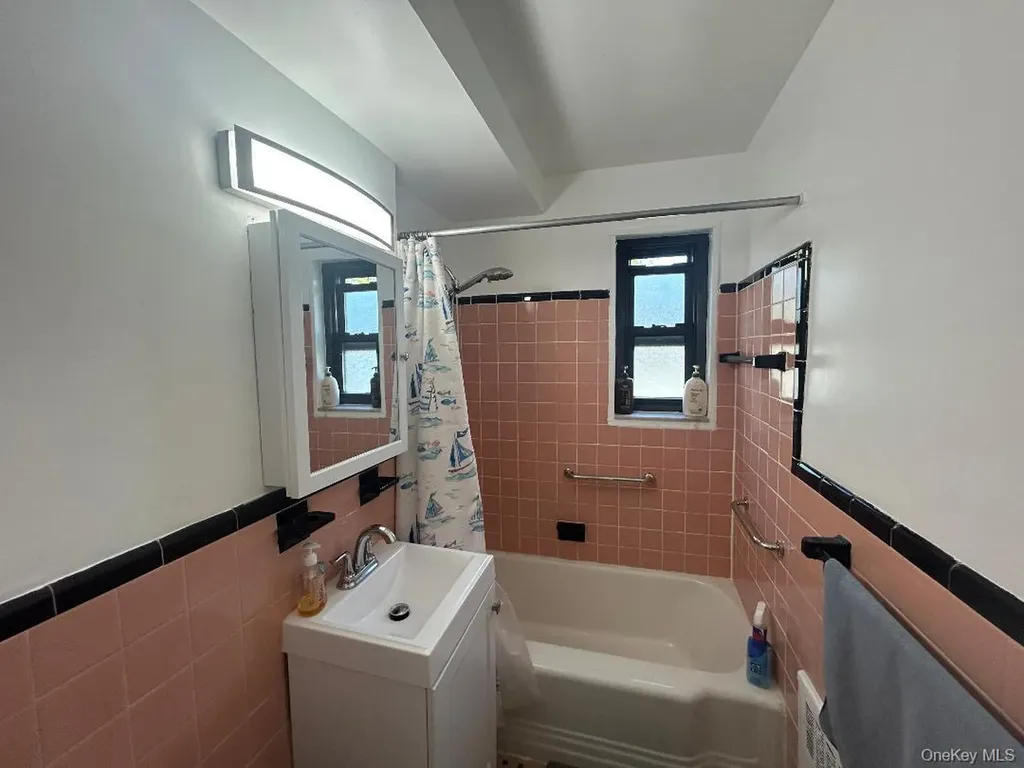 199 -10 21st Avenue Whitestone NY 11357