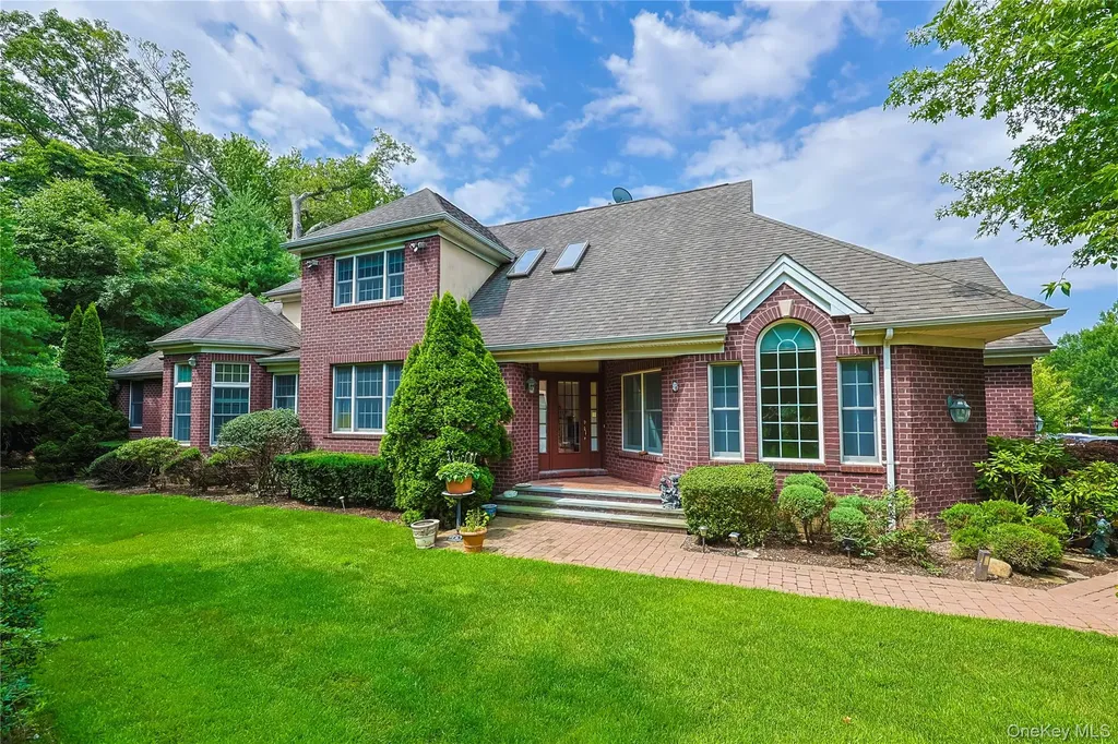 14 Belvedere Court North Hills NY 11030