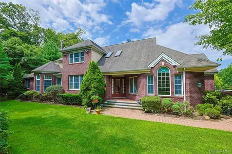 14 Belvedere Court North Hills NY 11030