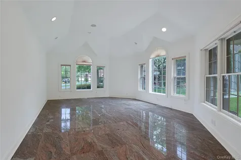 14 Belvedere Court North Hills NY 11030