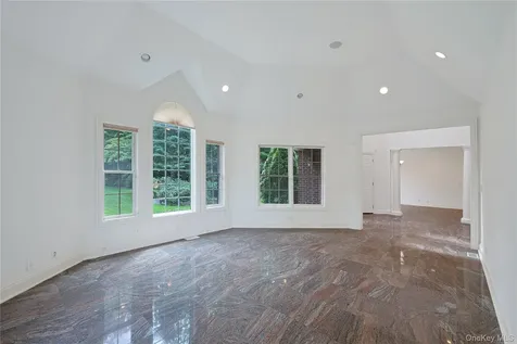 14 Belvedere Court North Hills NY 11030