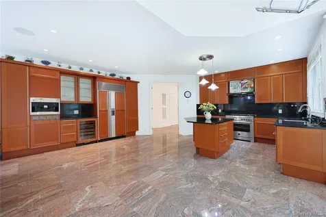 14 Belvedere Court North Hills NY 11030