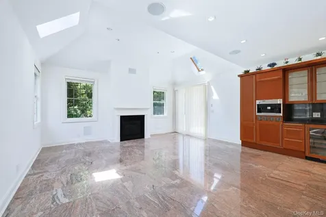 14 Belvedere Court North Hills NY 11030
