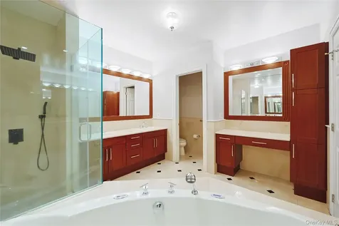 14 Belvedere Court North Hills NY 11030
