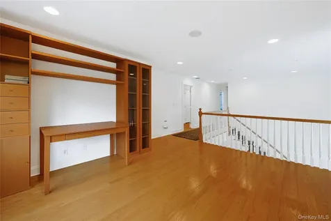 14 Belvedere Court North Hills NY 11030