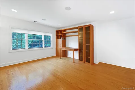 14 Belvedere Court North Hills NY 11030