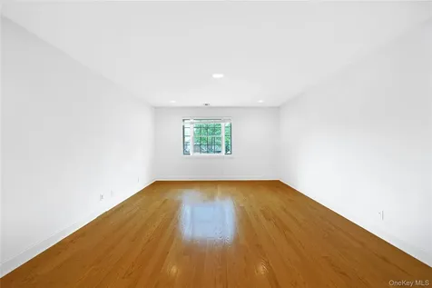 14 Belvedere Court North Hills NY 11030