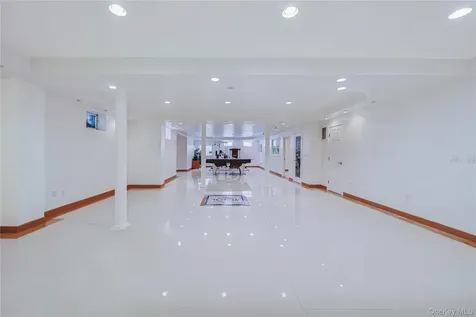 14 Belvedere Court North Hills NY 11030