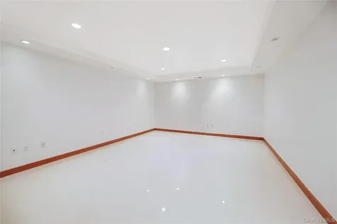 14 Belvedere Court North Hills NY 11030