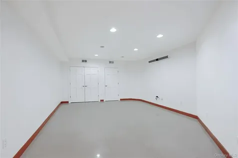 14 Belvedere Court North Hills NY 11030