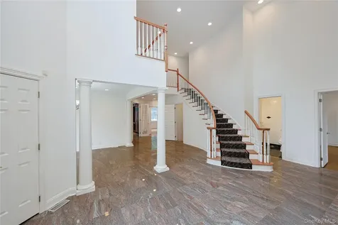 14 Belvedere Court North Hills NY 11030